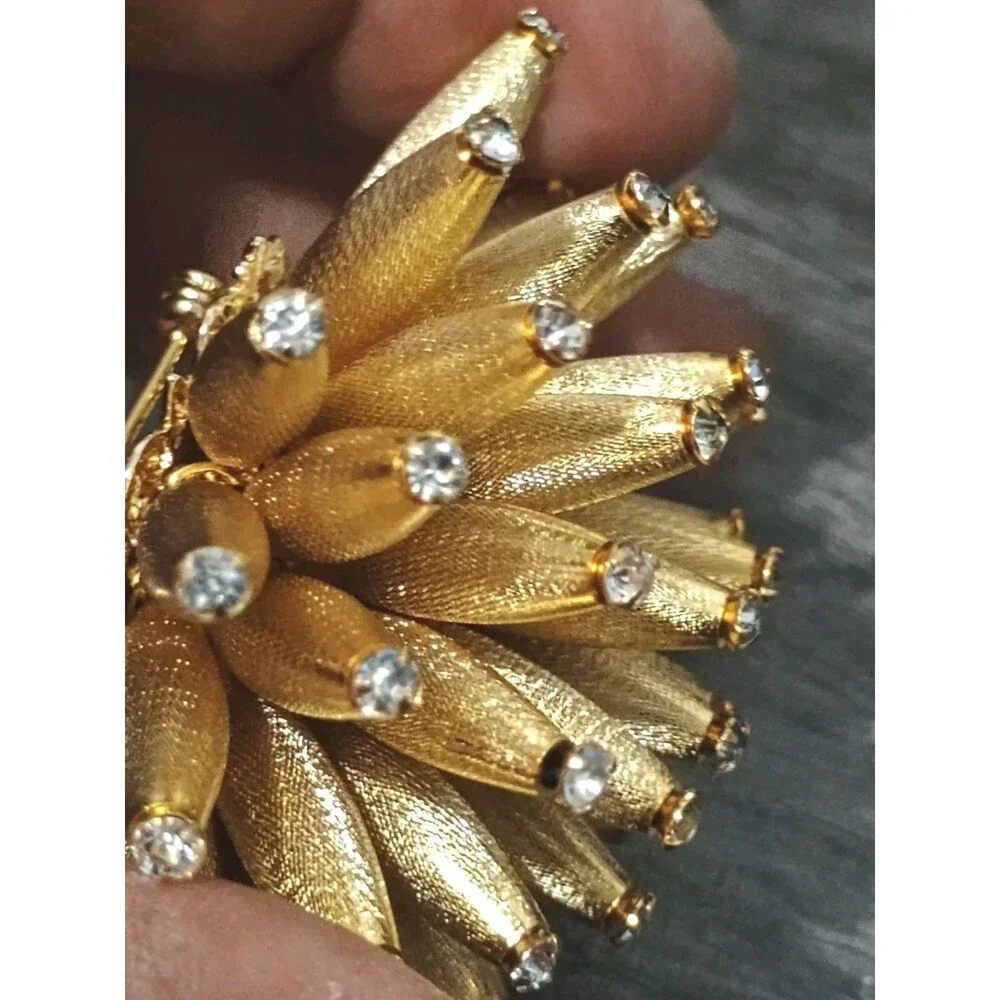 Vendome Sea Urchin Brooch 1960s Starburst Gold Tone Signed Vintage Brooch
